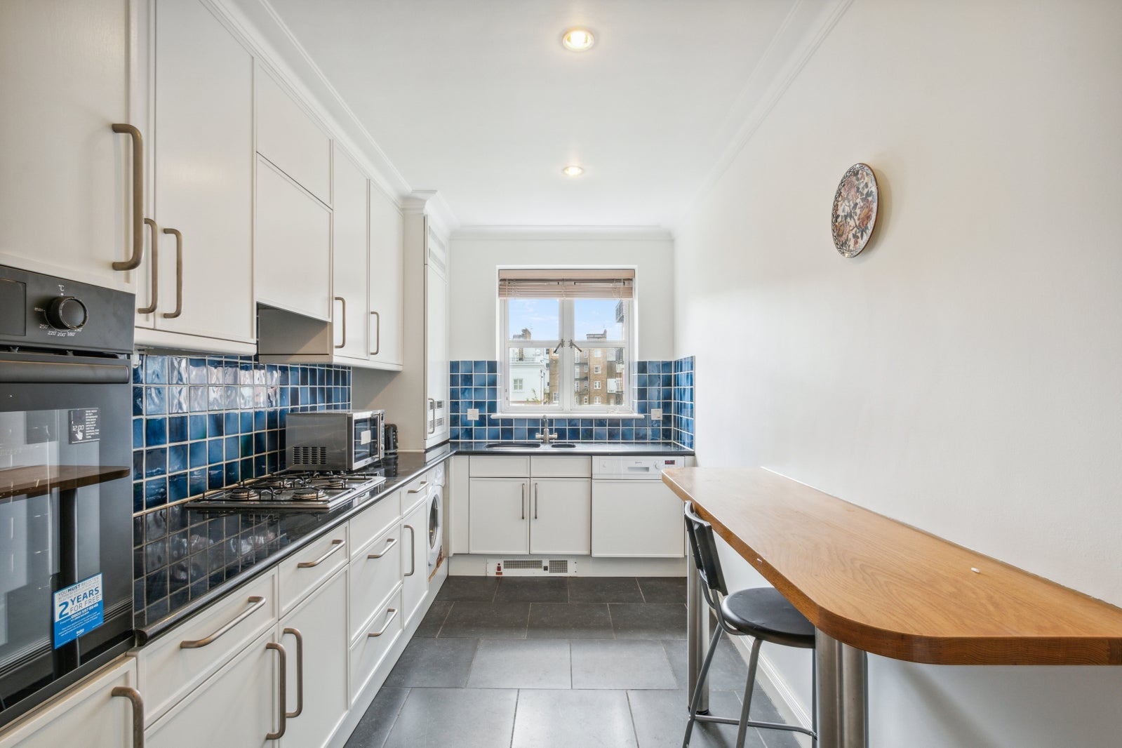 Flat Chantry Square in Greater London