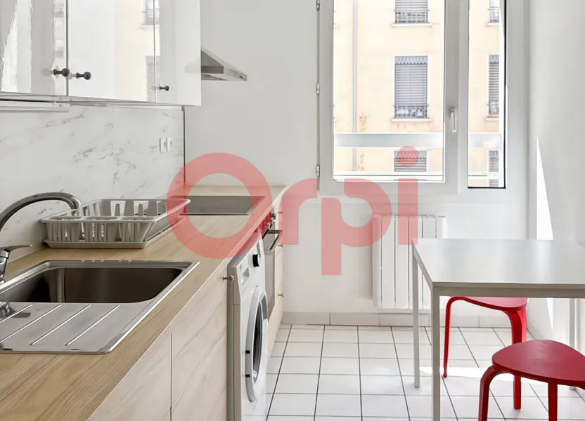 Flat Rue Paul Verlaine in Villeurbanne