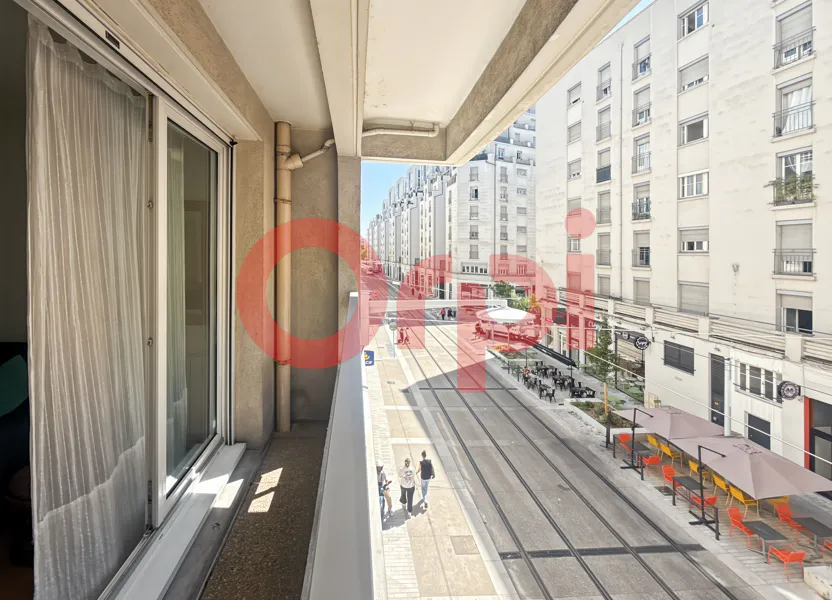 Flat Rue Paul Verlaine in Villeurbanne