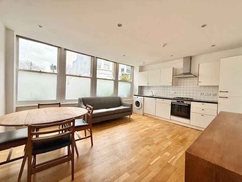 Flat Tanners Hill in Greater London