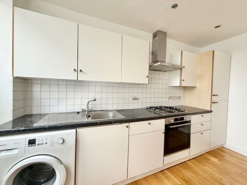 Flat Tanners Hill in Greater London