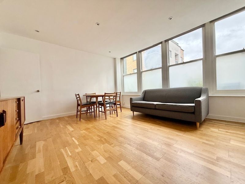 Flat Tanners Hill in Greater London