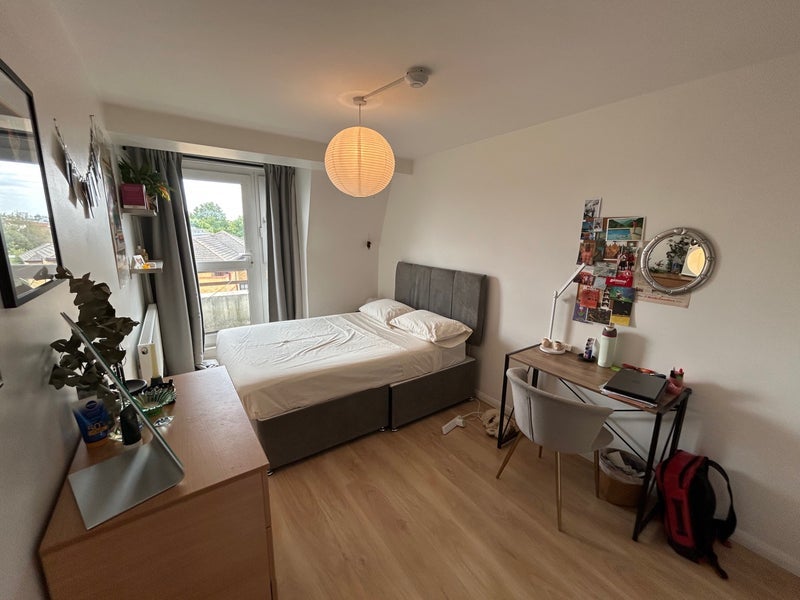 Room Bishops Bridge Road in City of Westminster