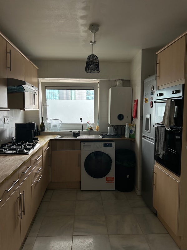 Room Bishops Bridge Road in City of Westminster