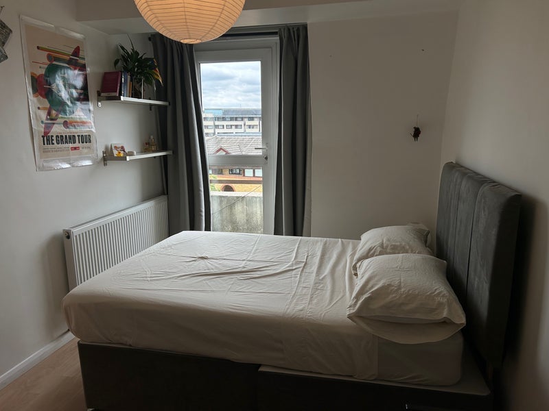Room Bishops Bridge Road in City of Westminster