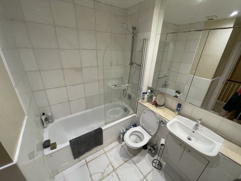 Room Dunton Road in Greater London