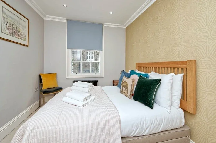 Flat Cumberland Street in City of Westminster