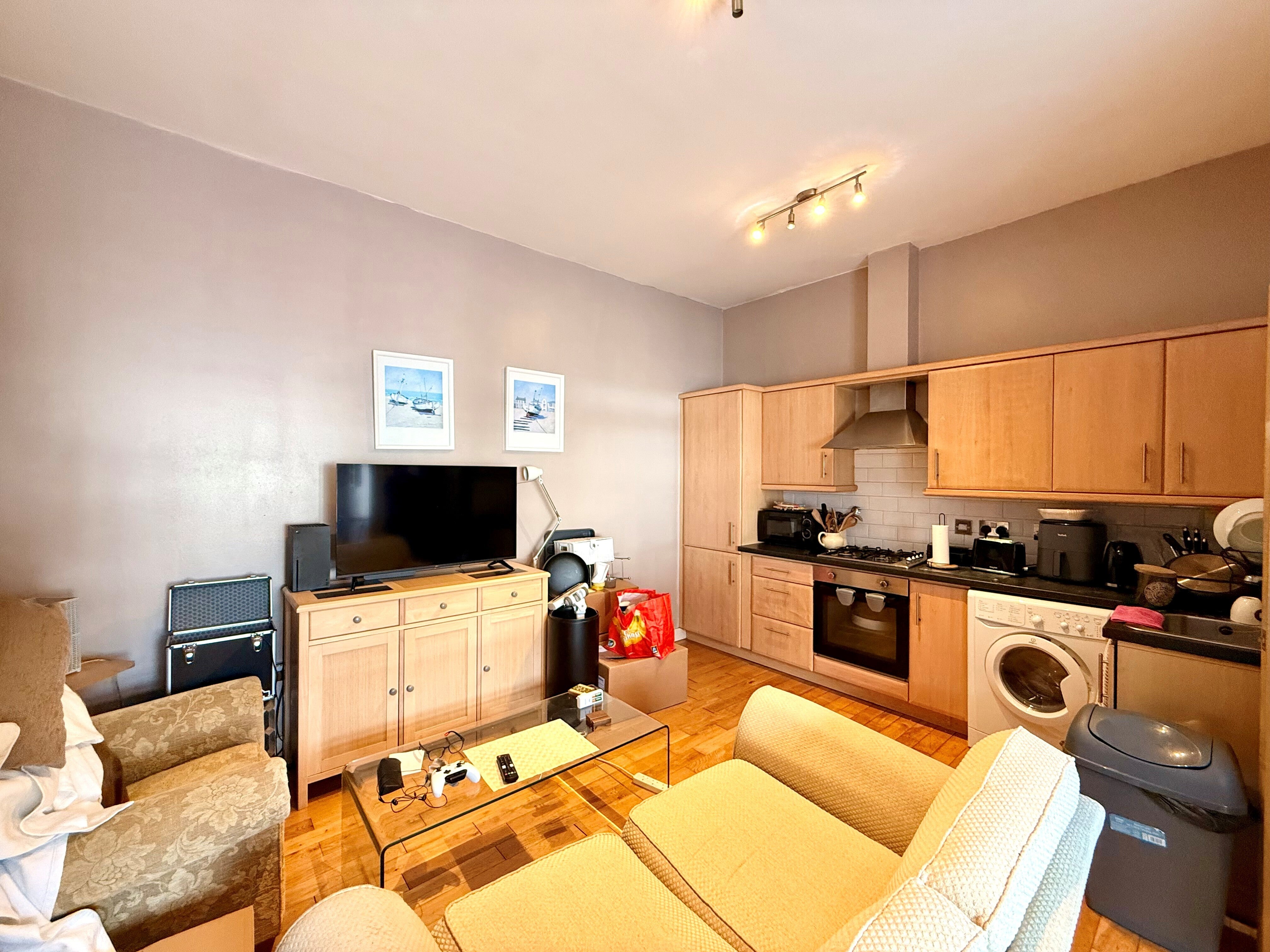 Flat Clarendon Road in Portsmouth
