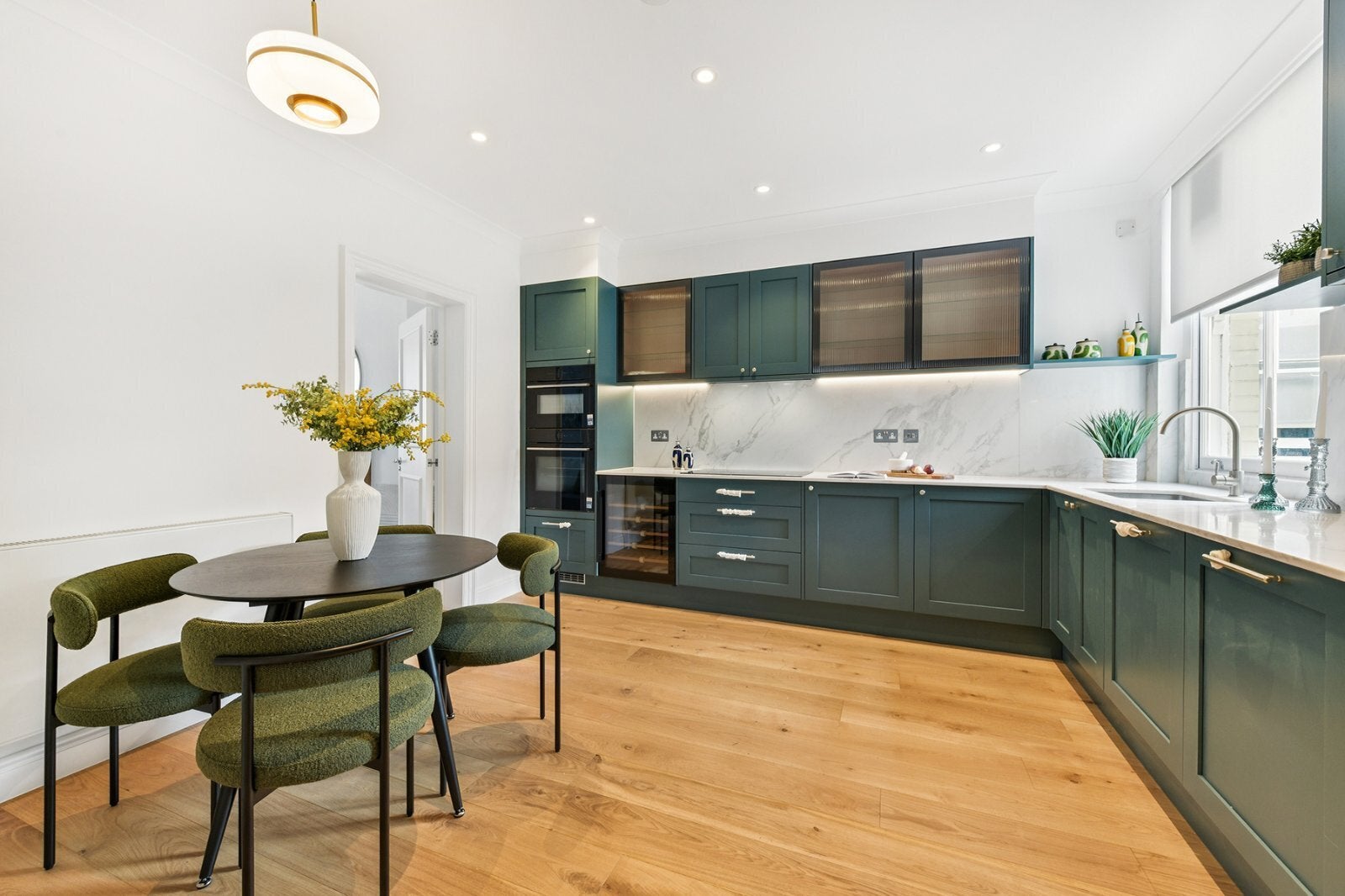 Flat Gloucester Road in Greater London