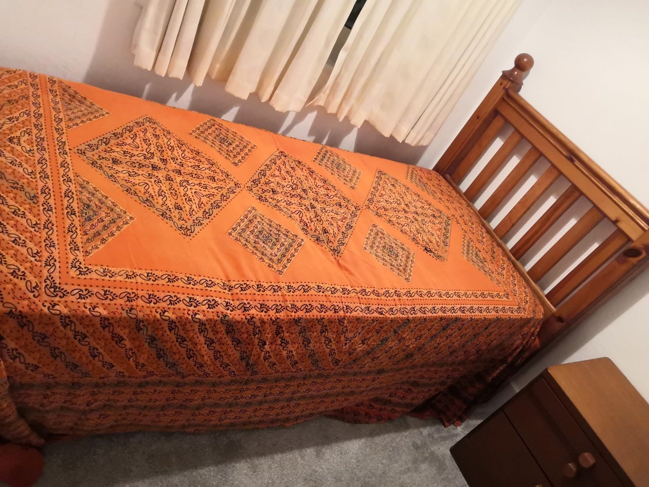 Room Abbotts Drive in Greater London