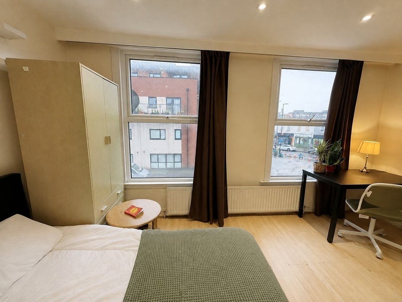 Room Plough Way in Greater London