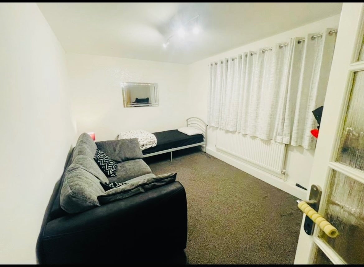 Room Preston Hill in Greater London