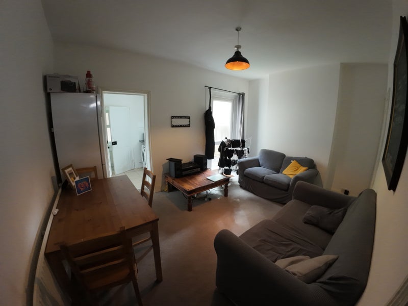 Room Fountain Road in Greater London
