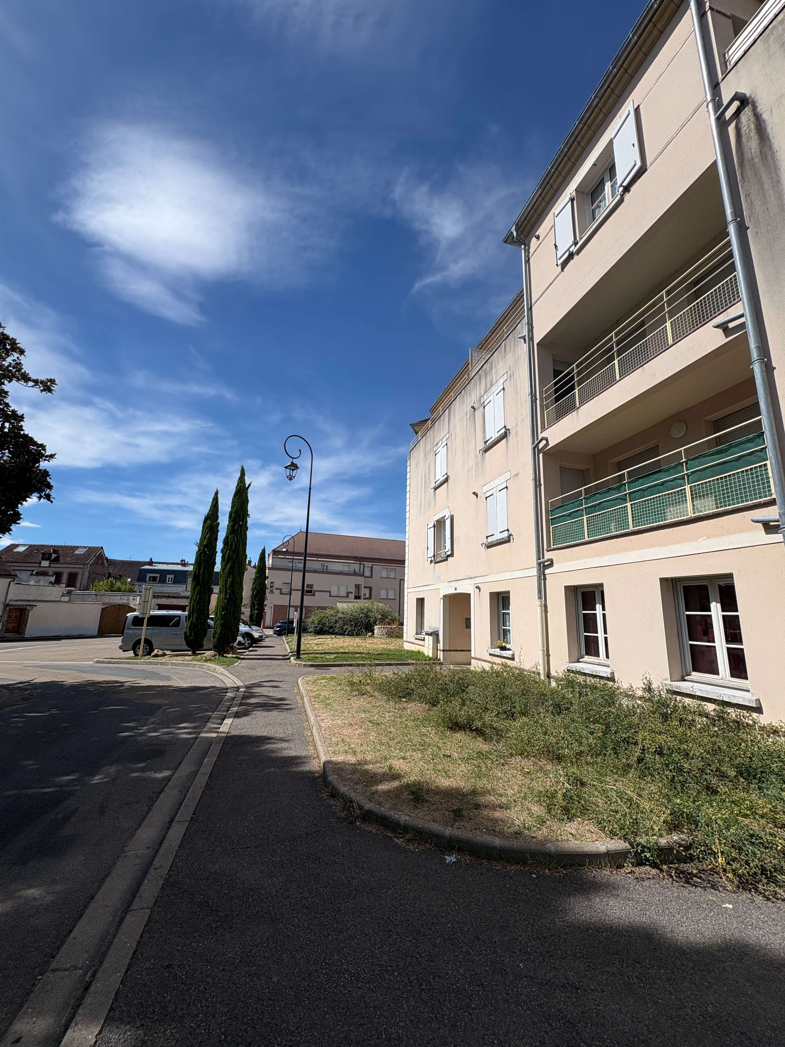 Flat Rue Saint-Jean in Villeneuve-sur-Yonne