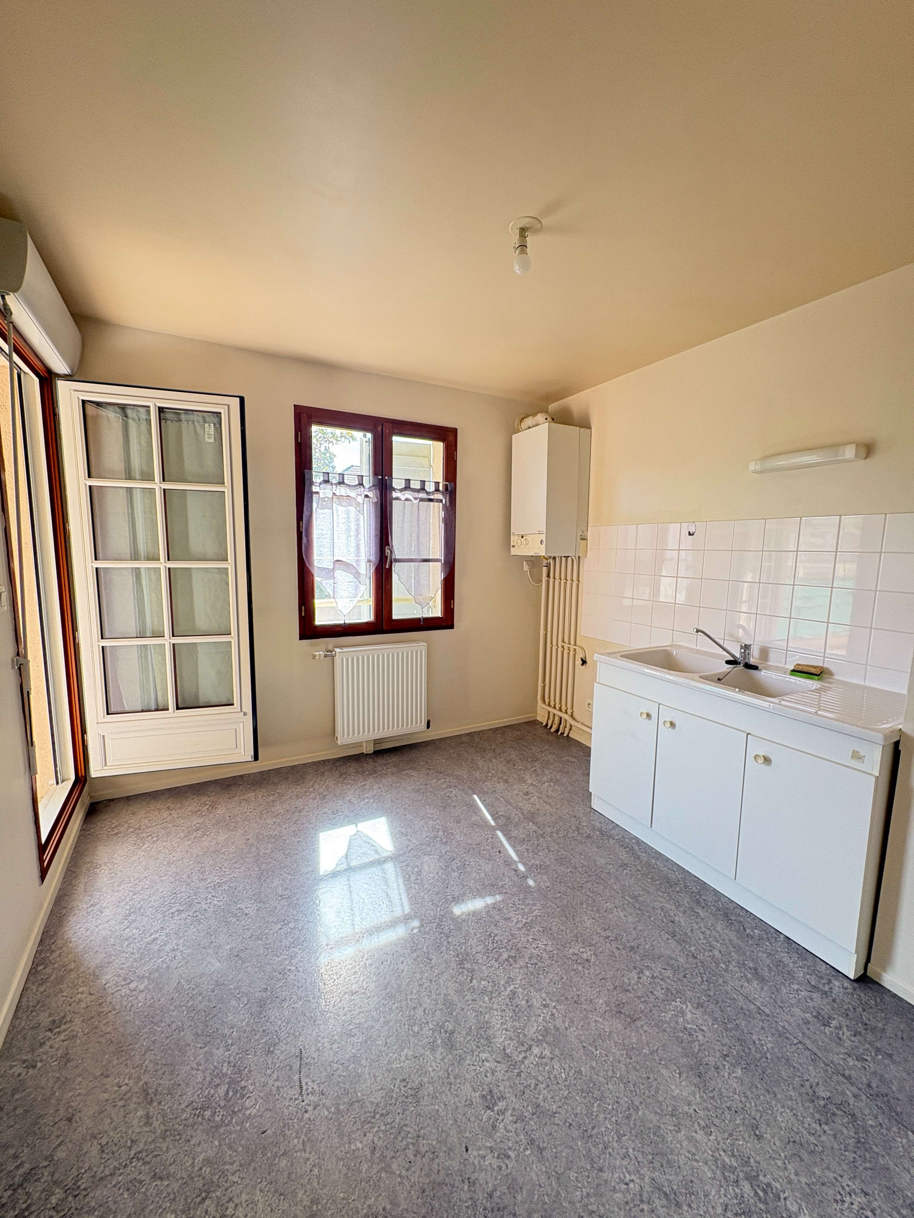 Flat Rue Saint-Jean in Villeneuve-sur-Yonne