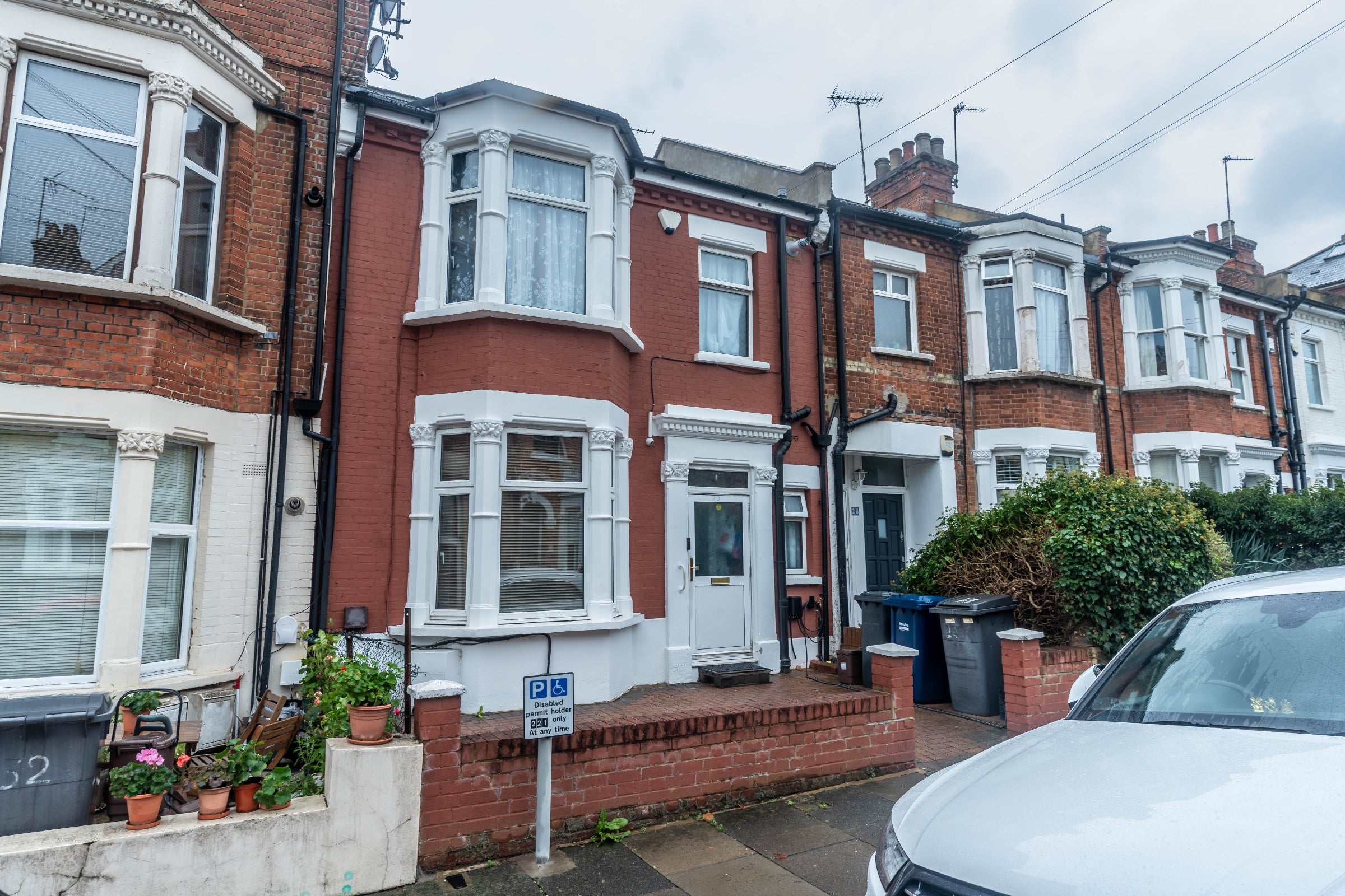 Flat Bellevue Road in Greater London