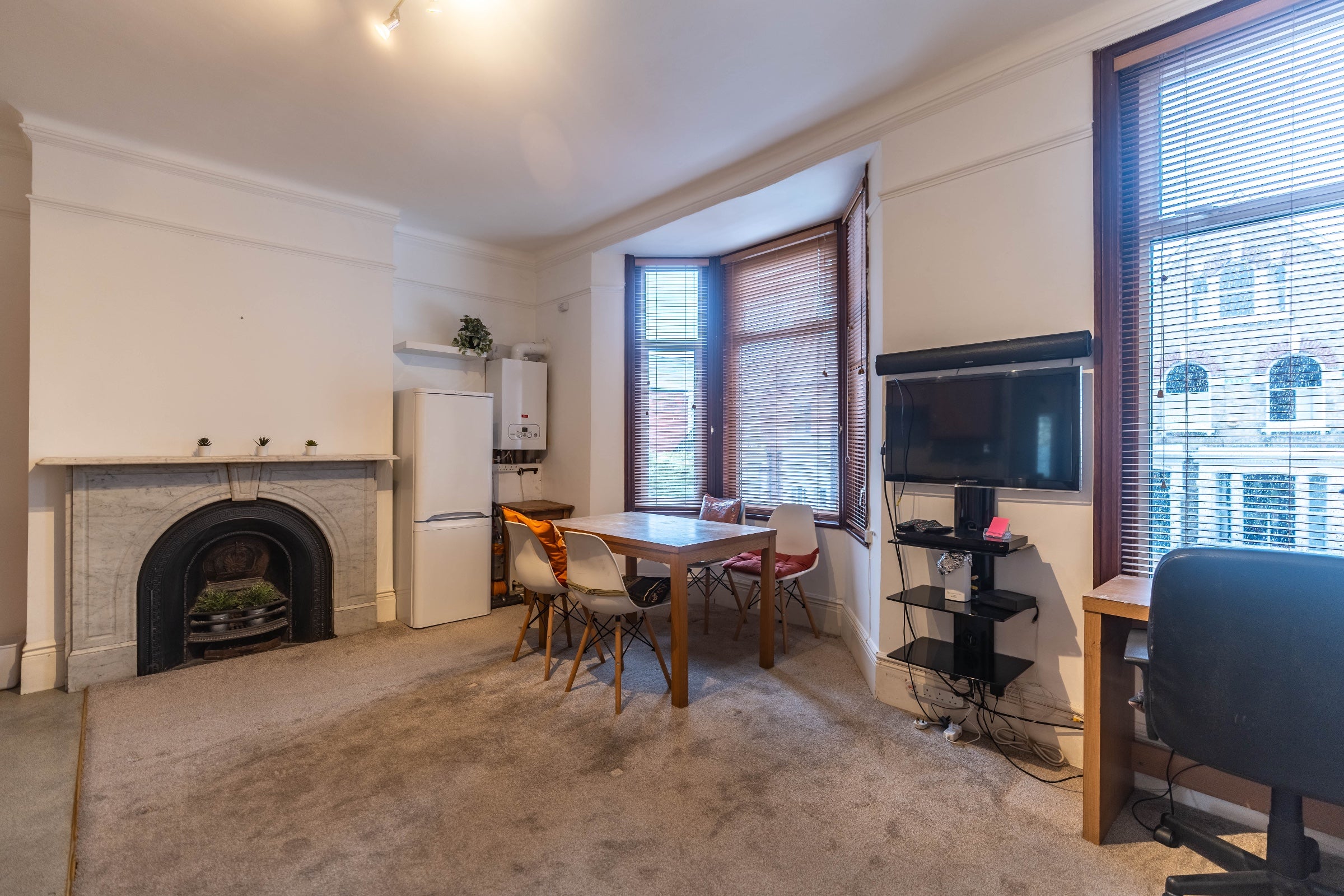 Flat Bellevue Road in Greater London