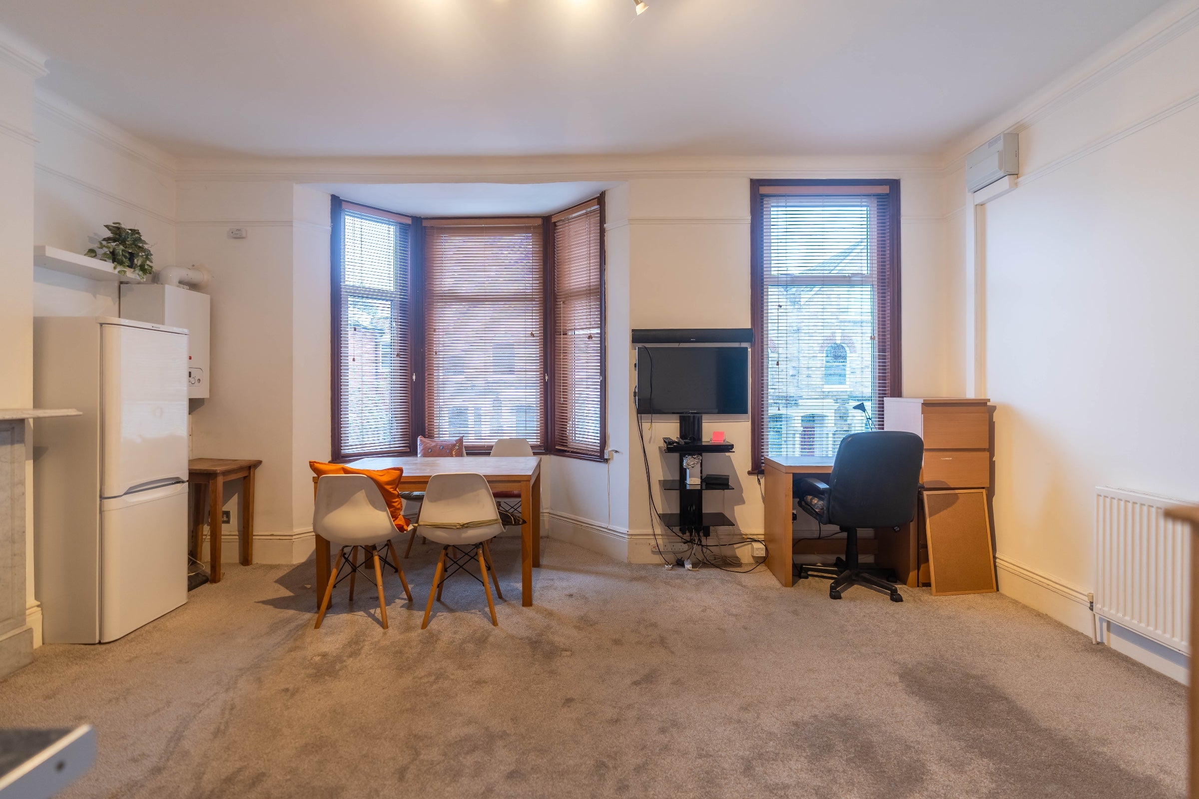 Flat Bellevue Road in Greater London