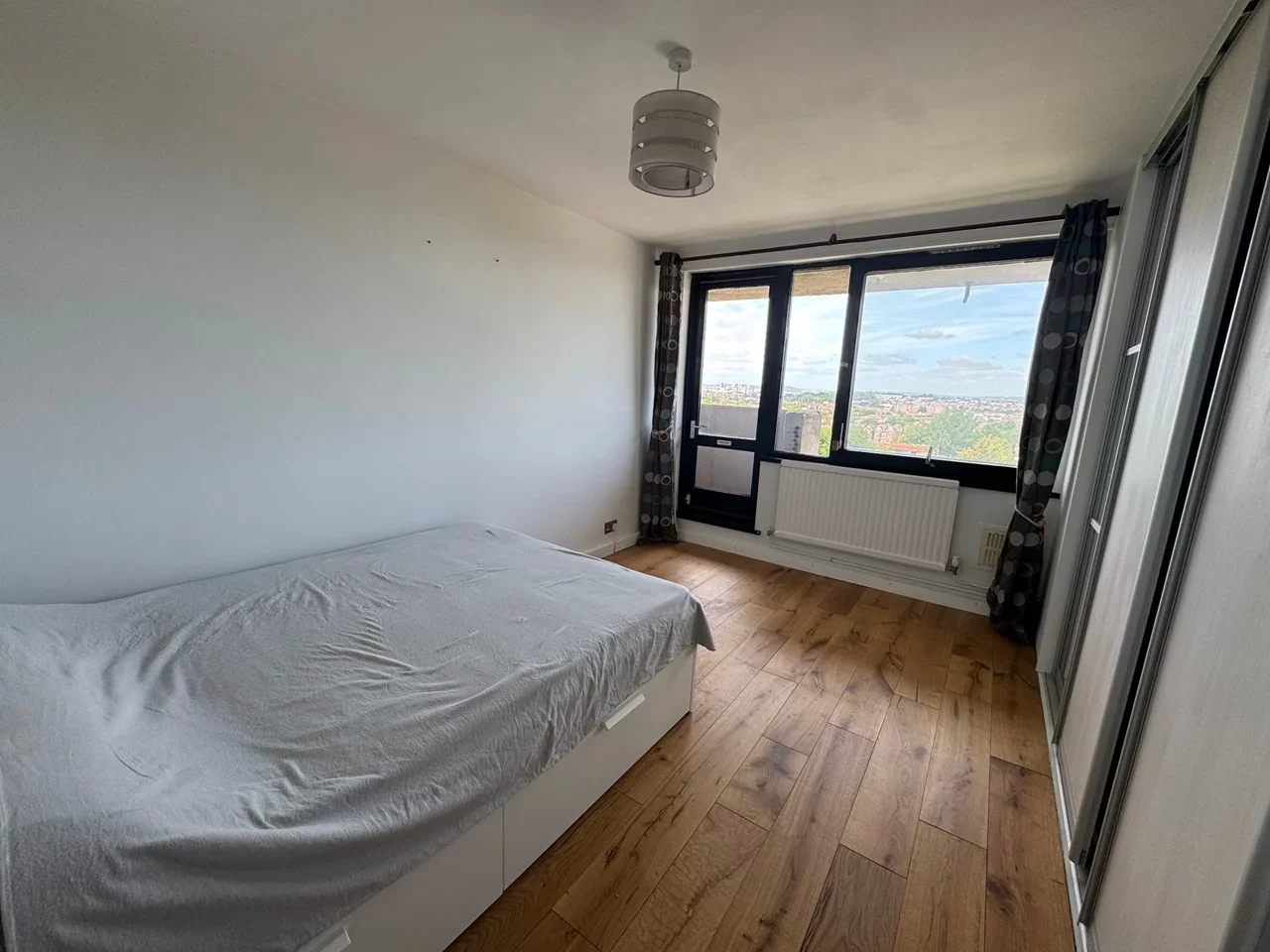 Room Mill Lane in Greater London