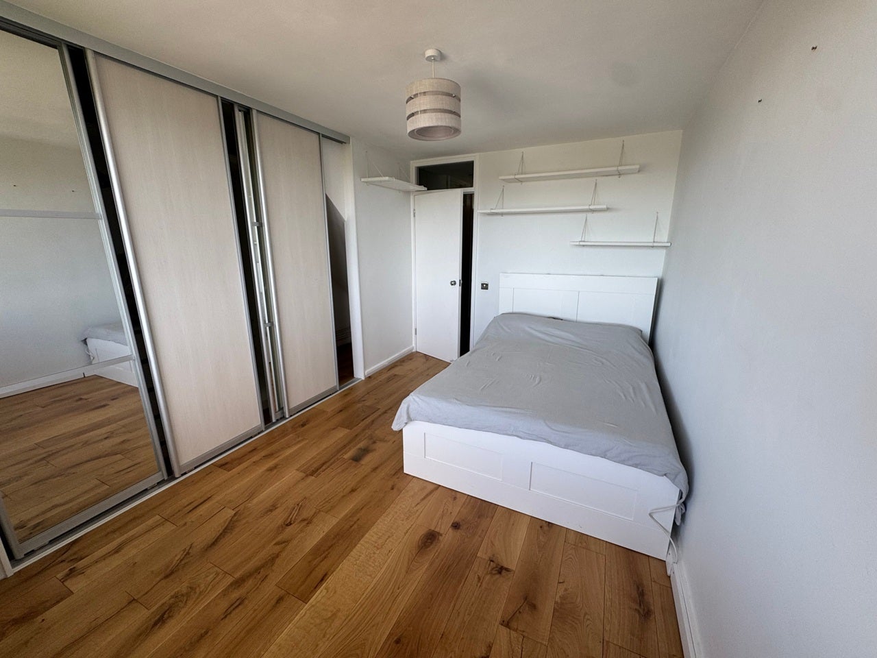 Room Mill Lane in Greater London