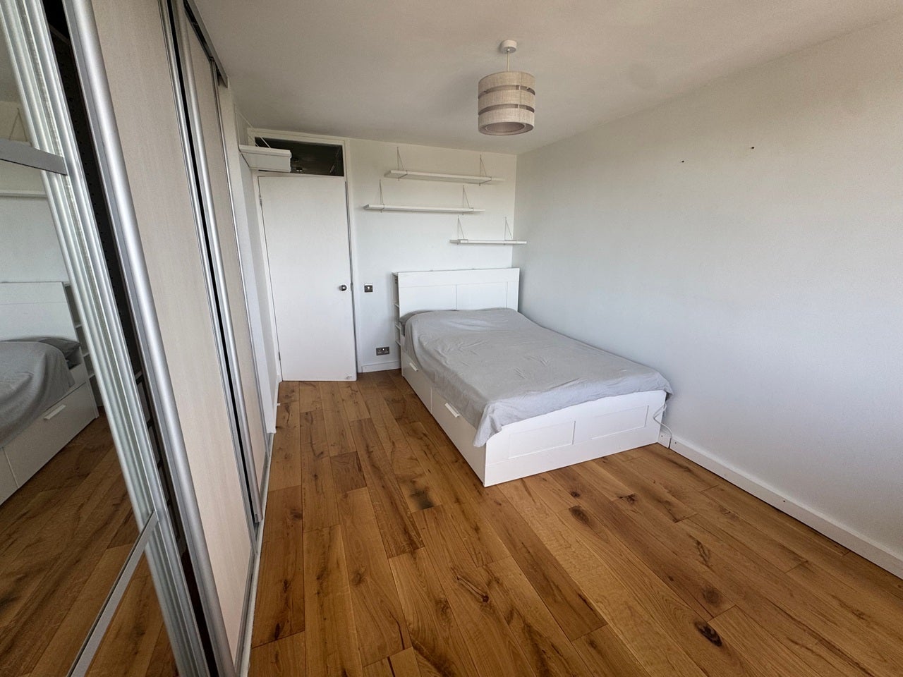 Room Mill Lane in Greater London