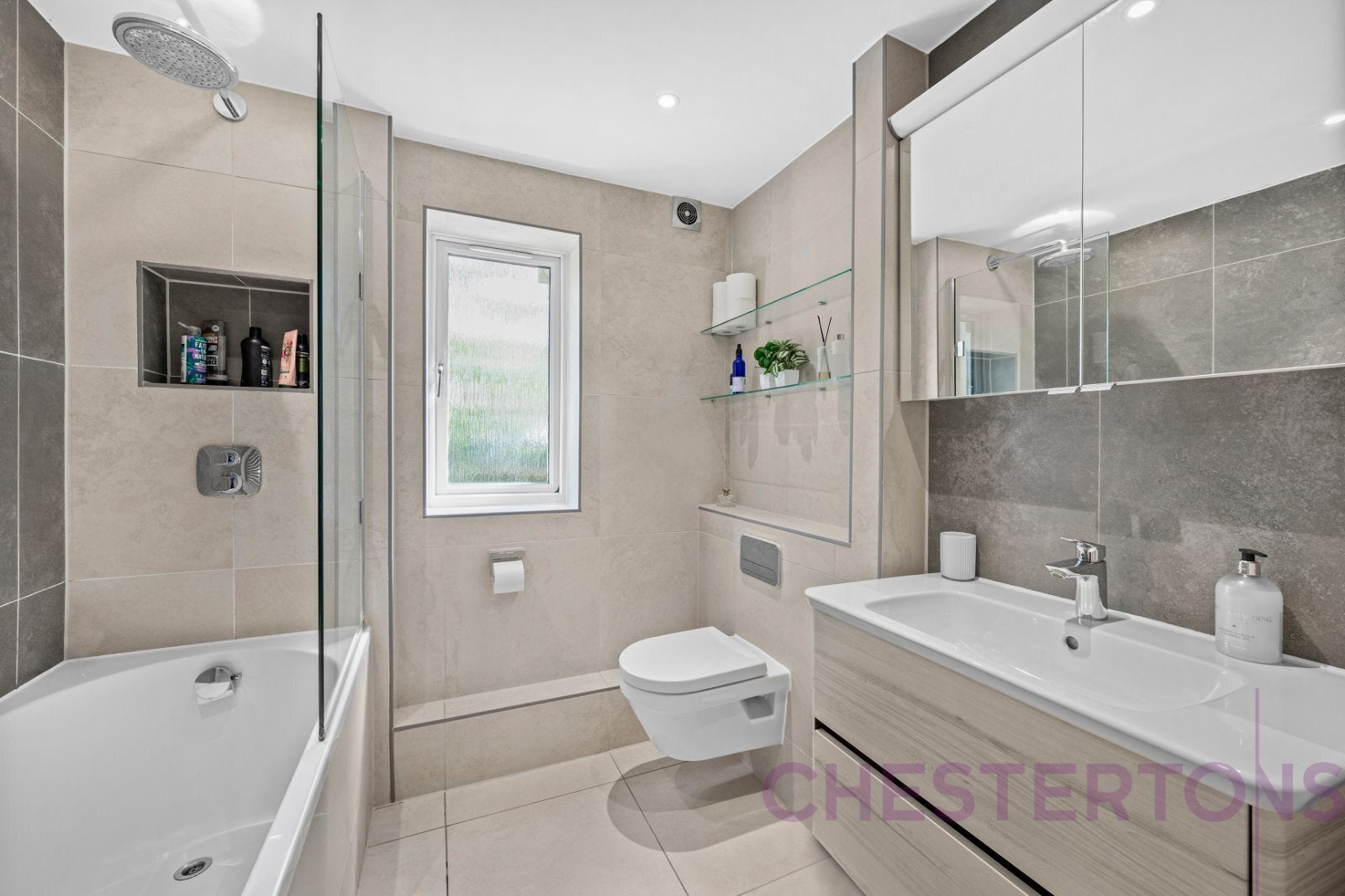 Flat Riverside Court in Greater London