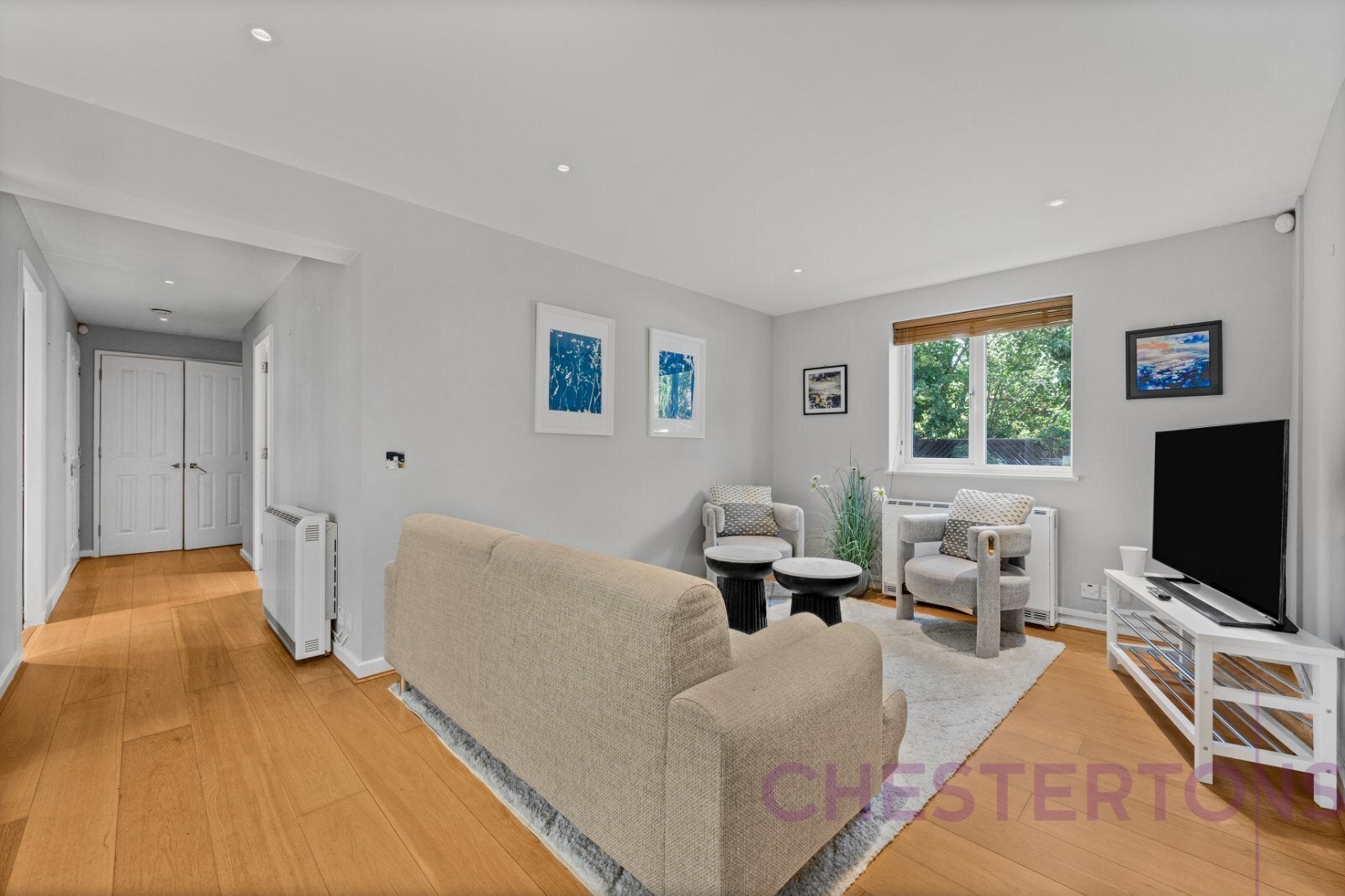 Flat Riverside Court in Greater London
