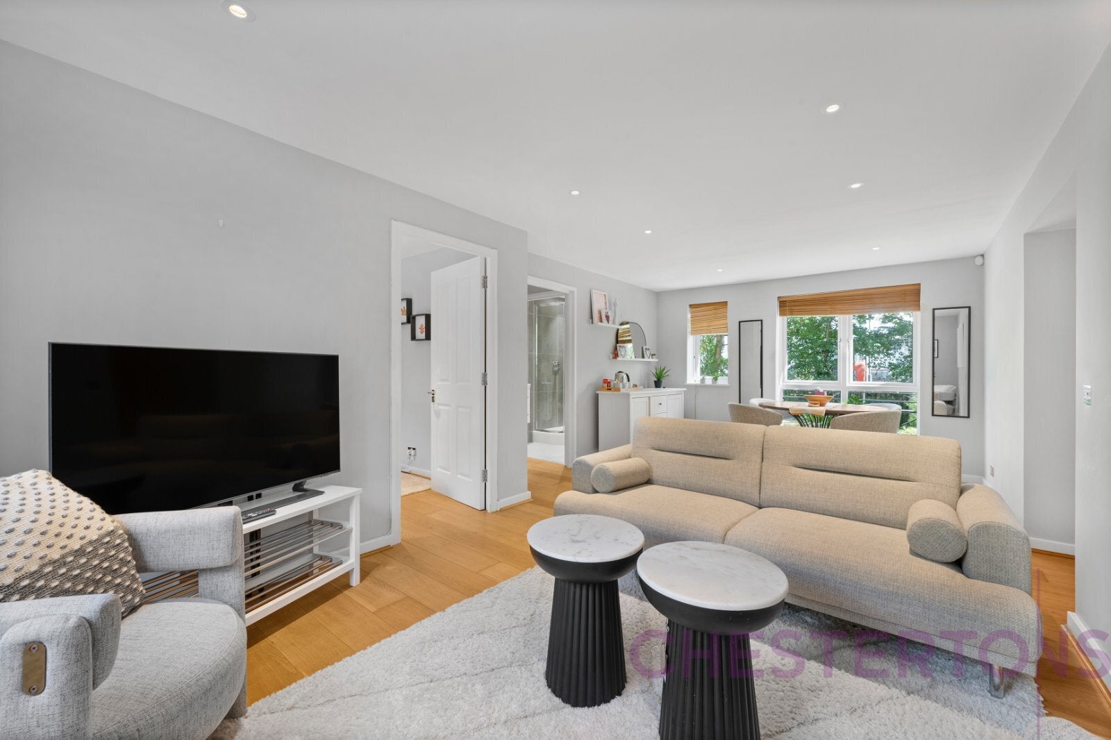 Flat Riverside Court in Greater London