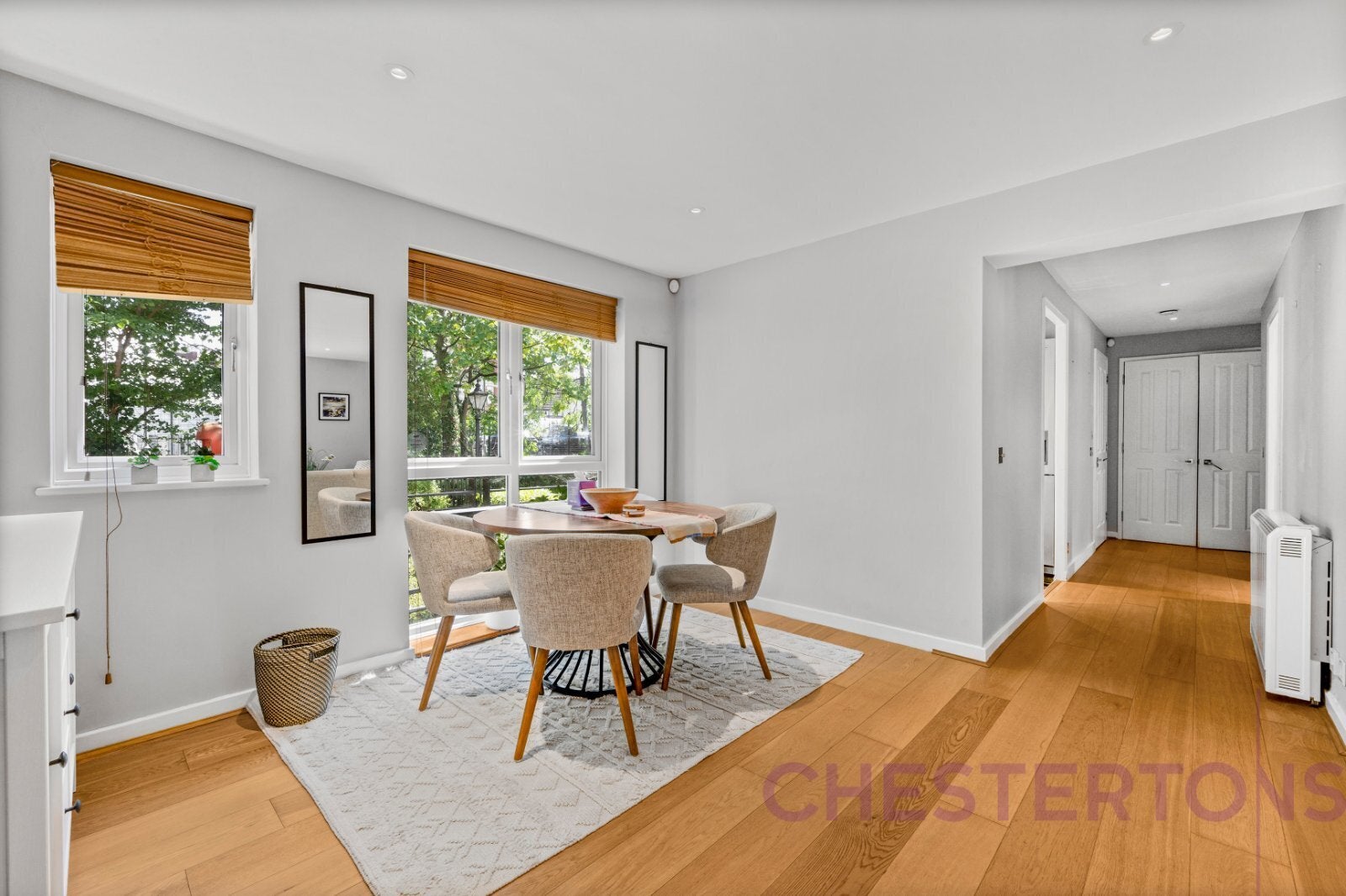Flat Riverside Court in Greater London