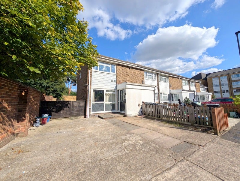 House Becketts Close in Greater London