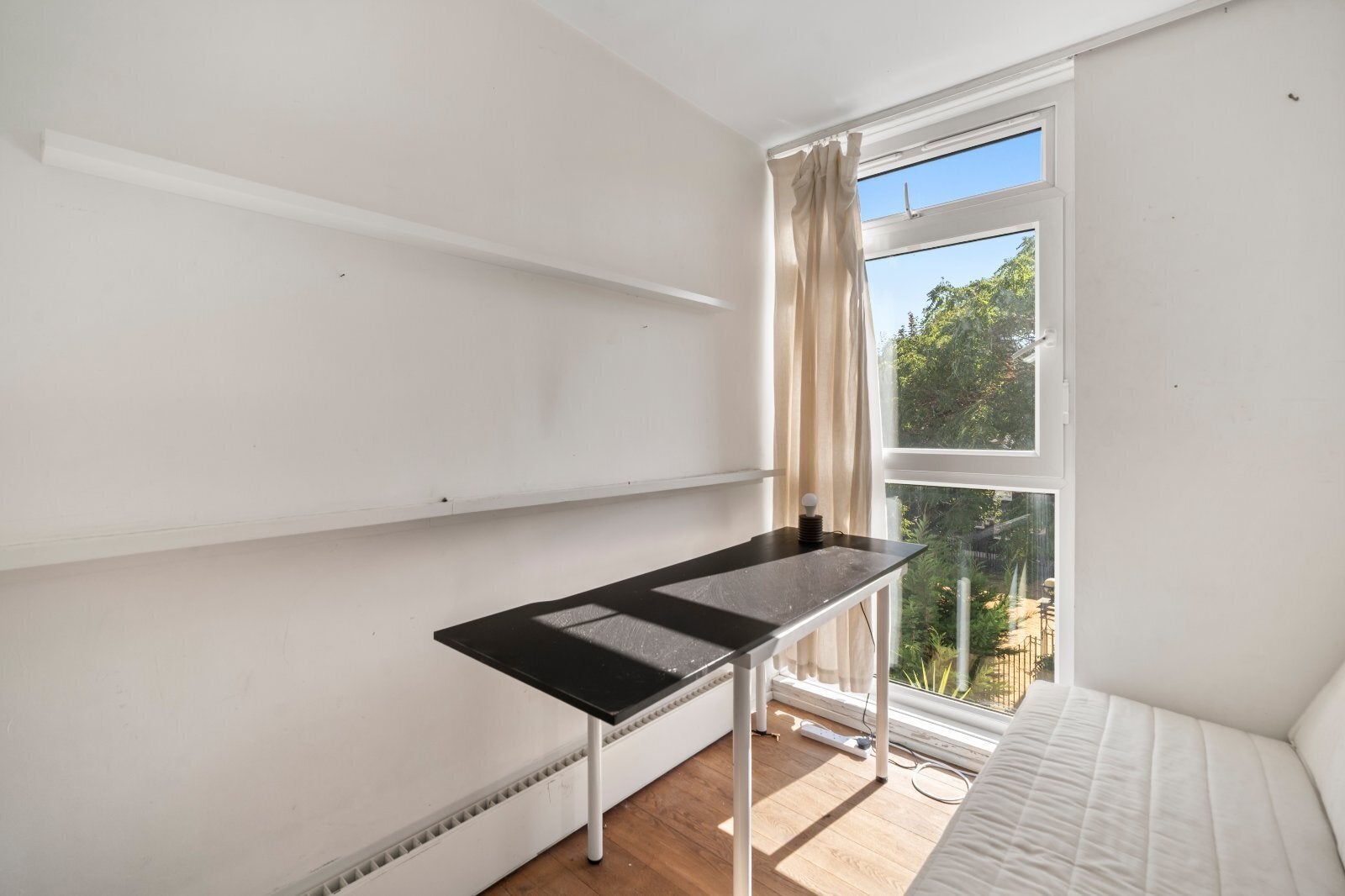 Flat Westbridge Road in Greater London