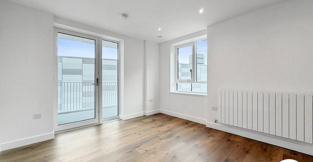 Flat Griffin Manor Way in Greater London
