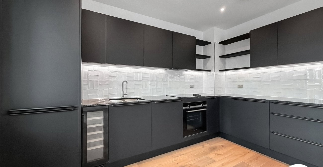 Flat Griffin Manor Way in Greater London