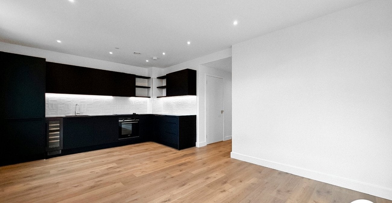 Flat Griffin Manor Way in Greater London