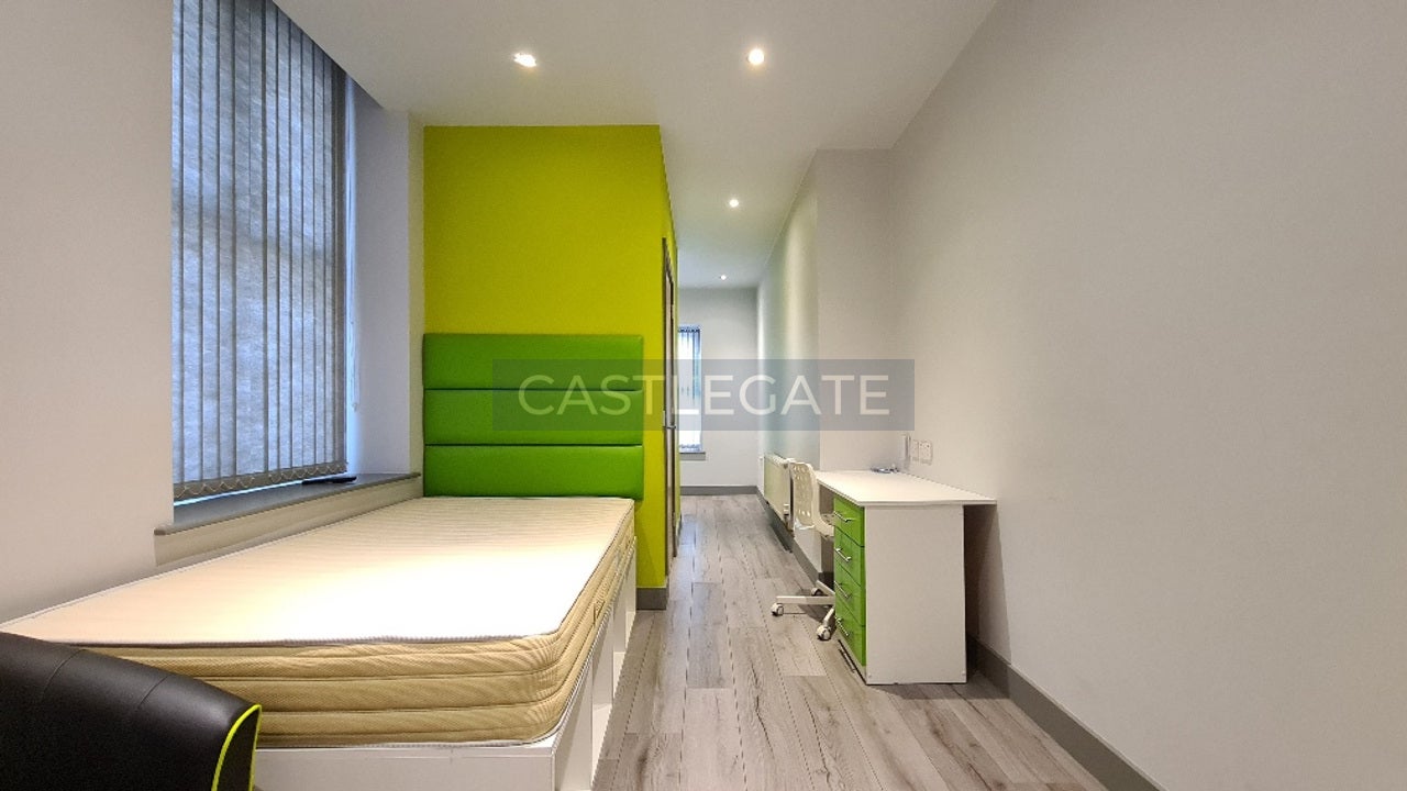 Room Dundas Street in Huddersfield