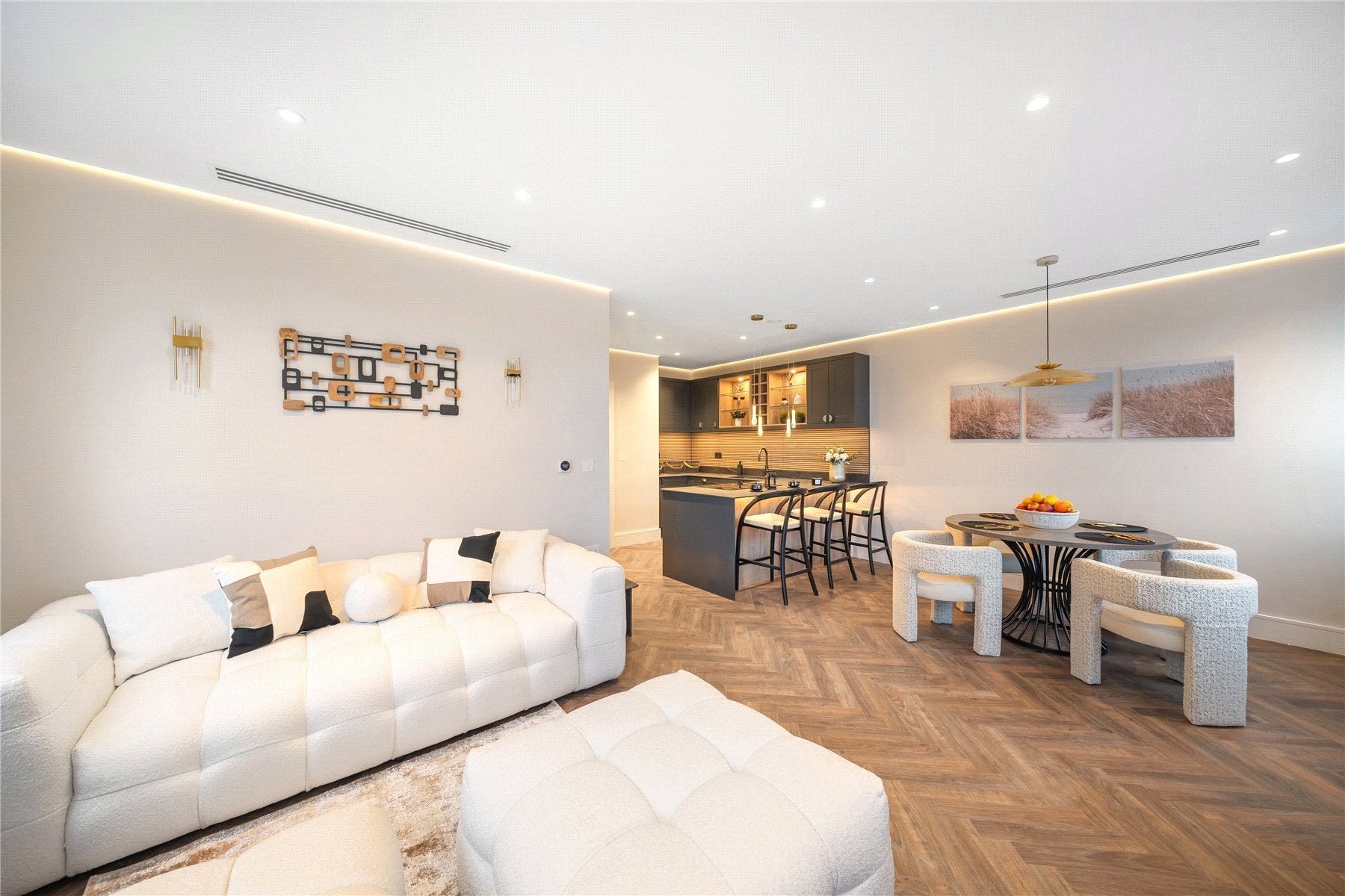 Flat Black Lion Mews in Greater London