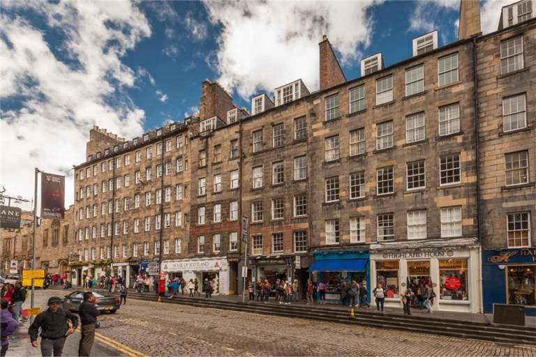 Flat James' Court in City of Edinburgh
