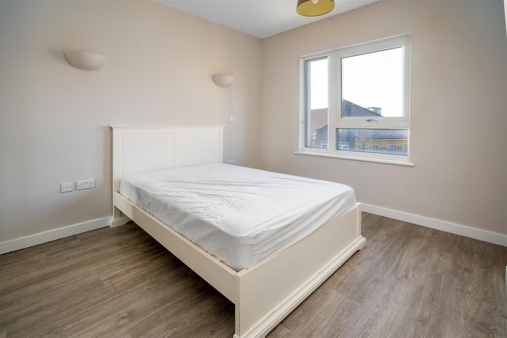 Flat Wandle Road in Greater London