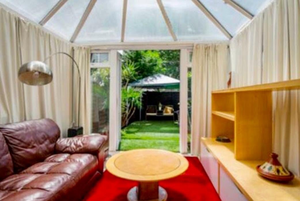Room East Ferry Road in Greater London