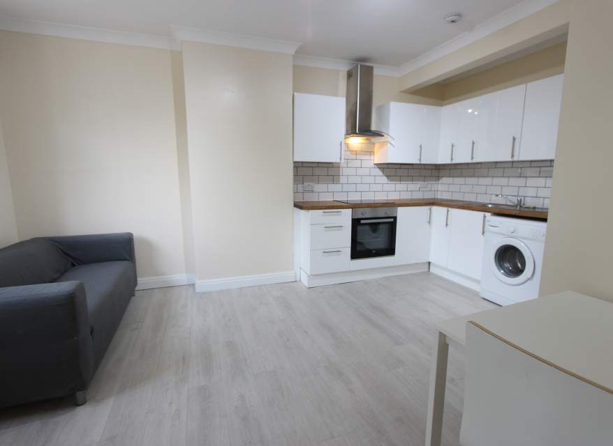 Flat Albert Embankment in Greater London