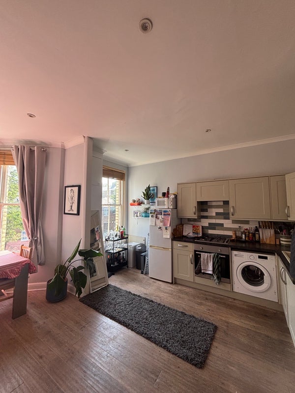 Room Sandmere Road in Greater London