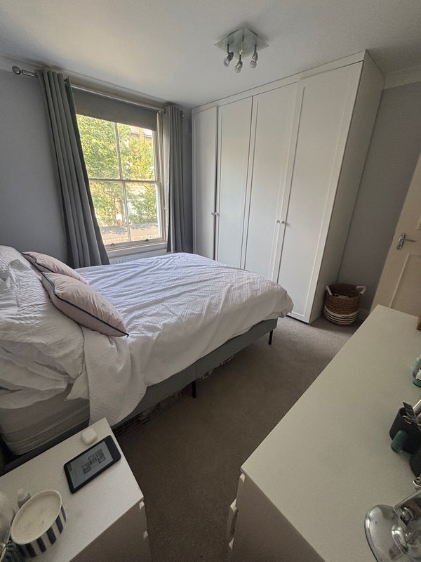 Room Sandmere Road in Greater London
