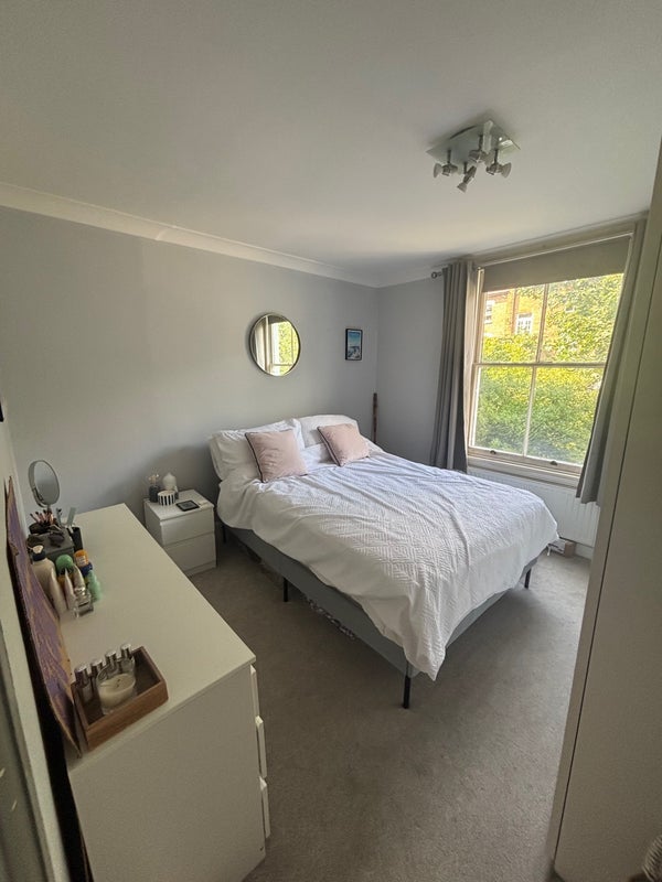 Room Sandmere Road in Greater London