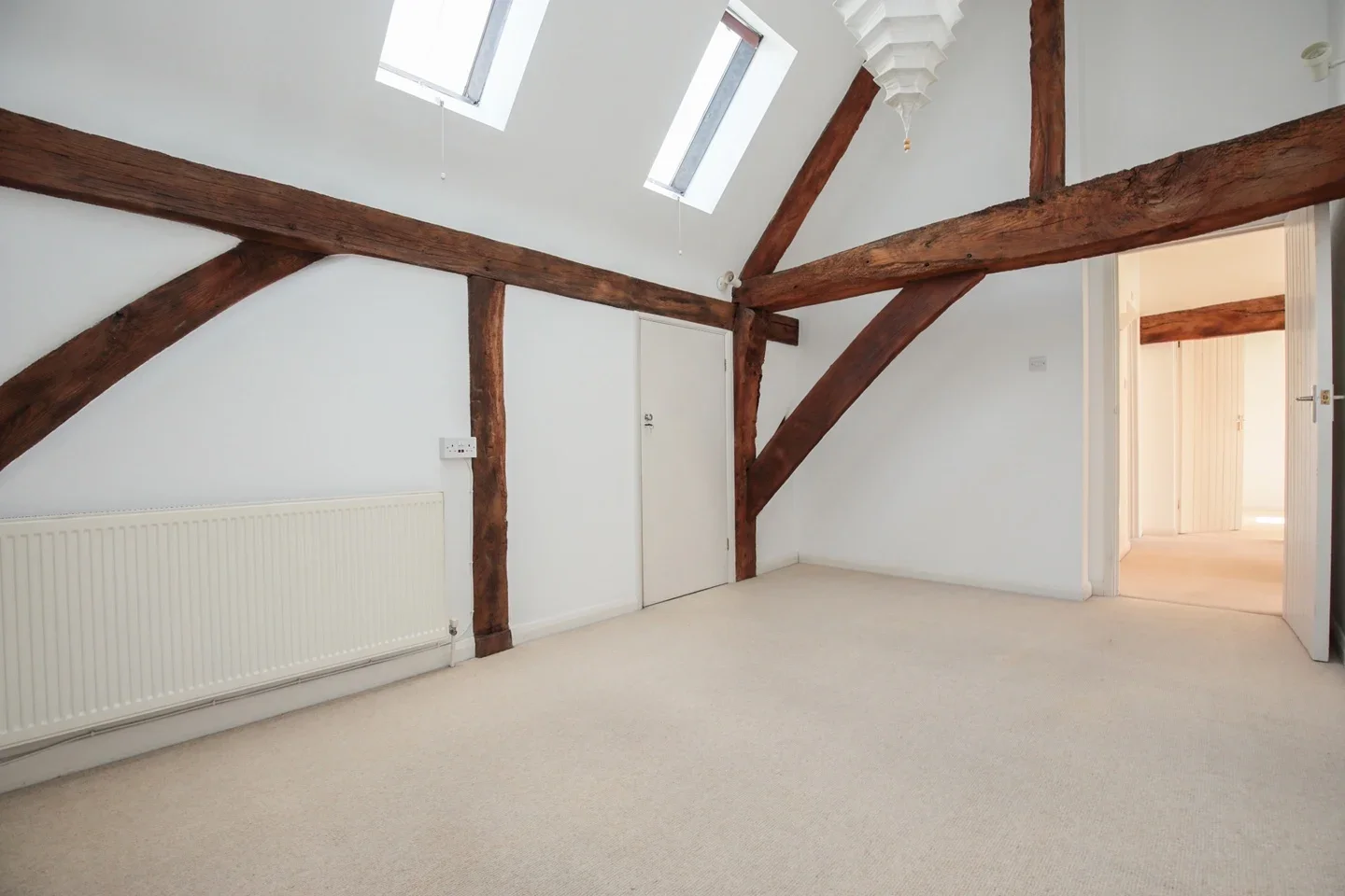 Room Chertsey Road in Borough of Runnymede