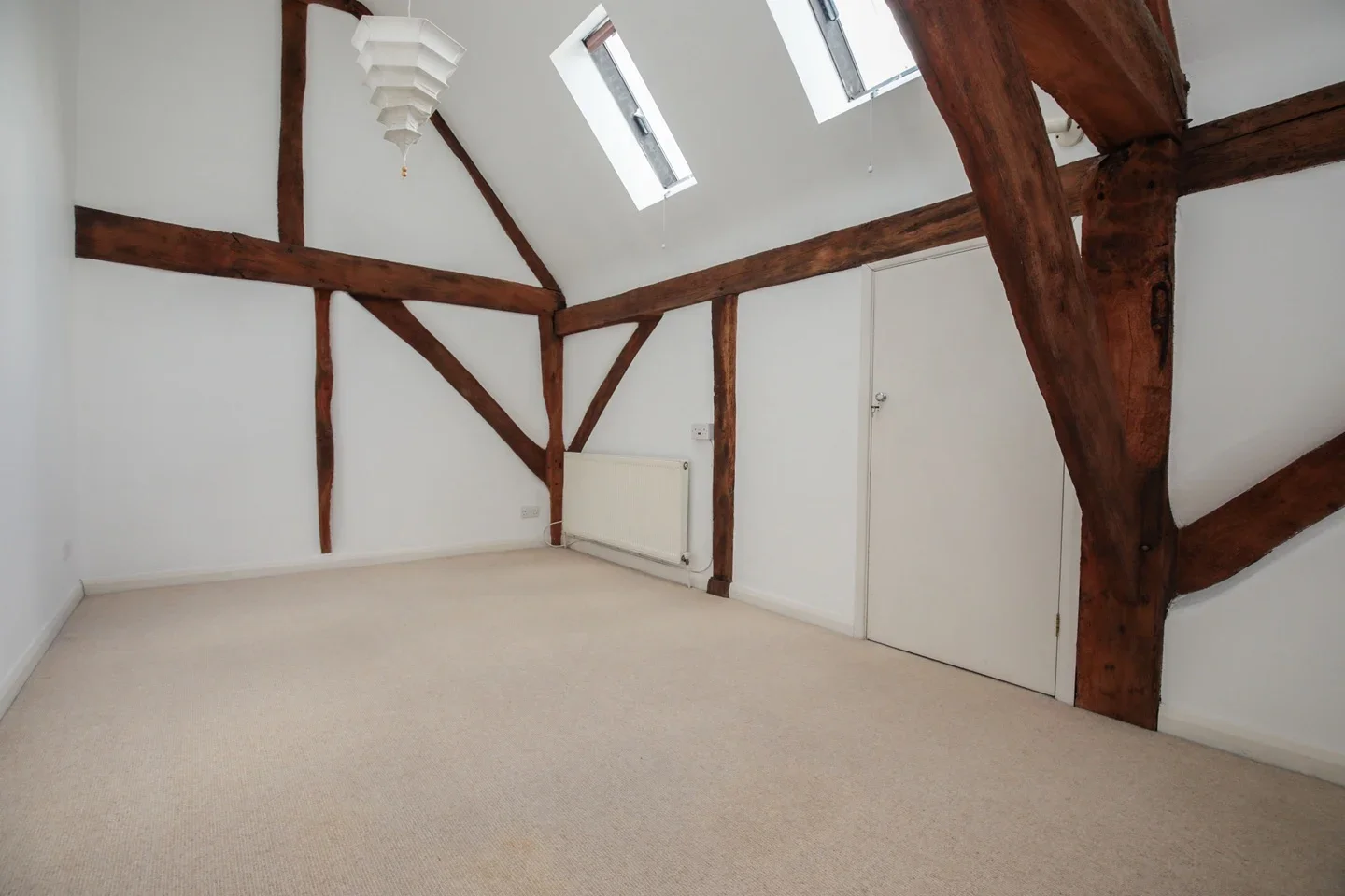Room Chertsey Road in Borough of Runnymede