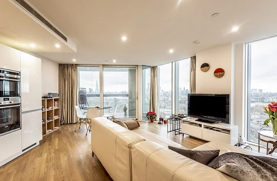 Flat Surrey Quays Road in Greater London