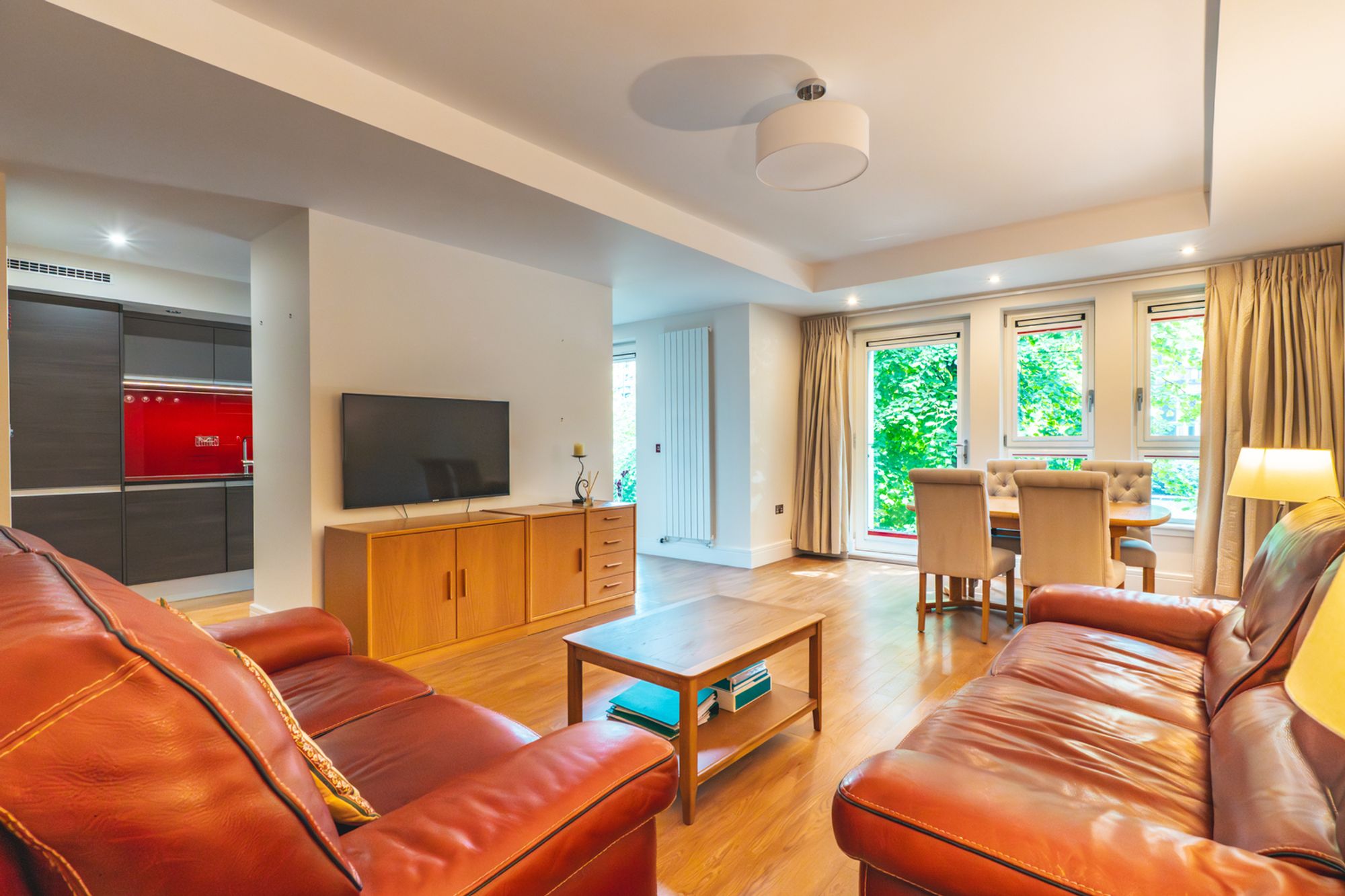 Flat Hughenden Terrace in Glasgow