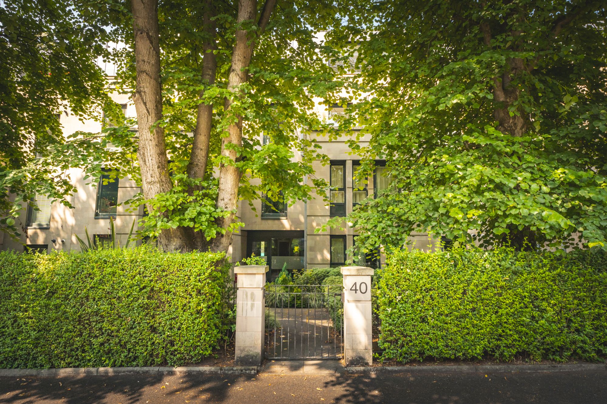Flat Hughenden Terrace in Glasgow