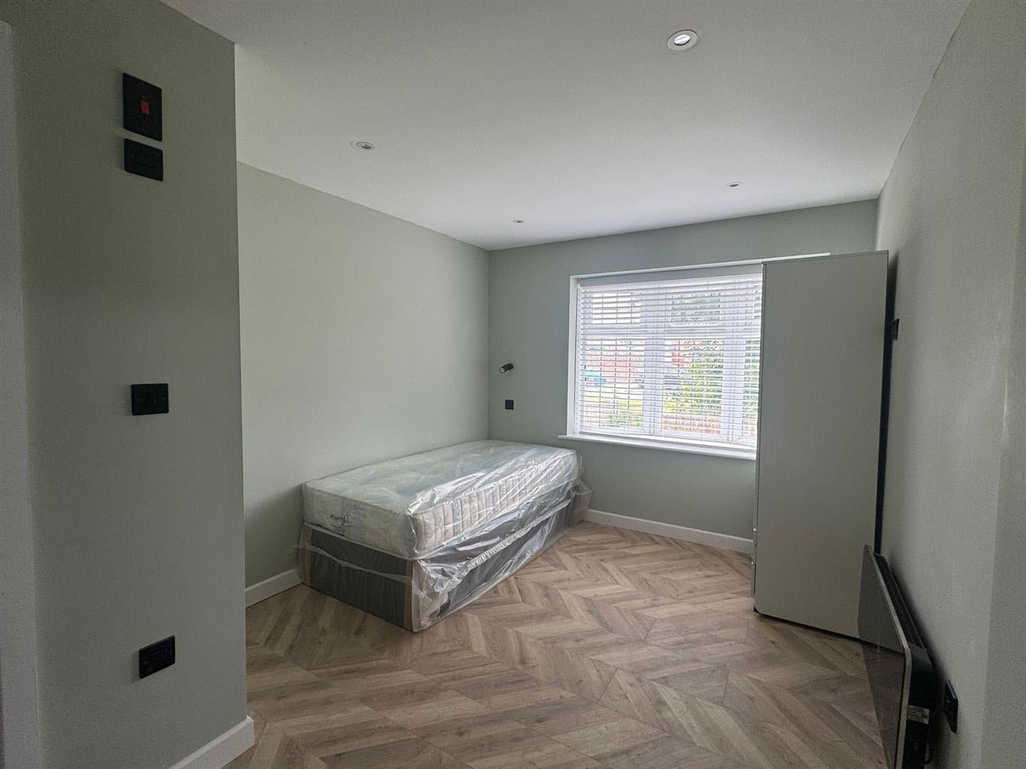 Flat Halton Road in Chadwell St Mary