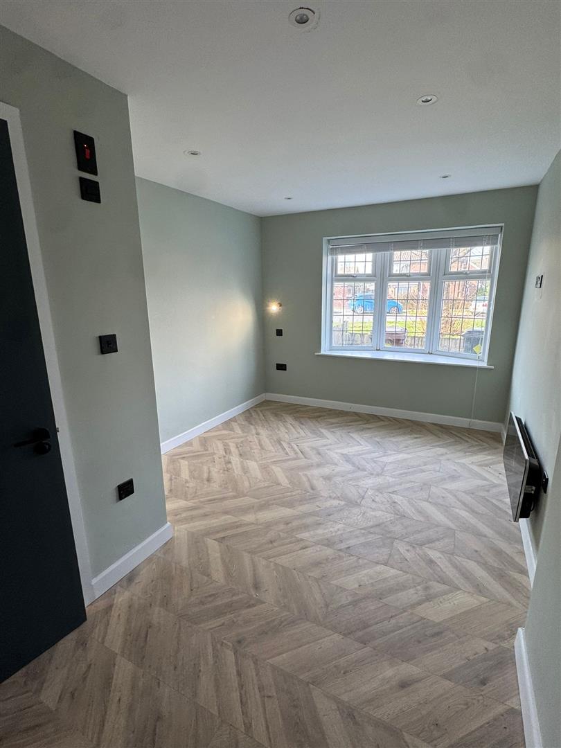 Flat Halton Road in Chadwell St Mary